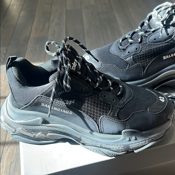 Balenciaga Triple S Sneaker - Picture 4 of 11